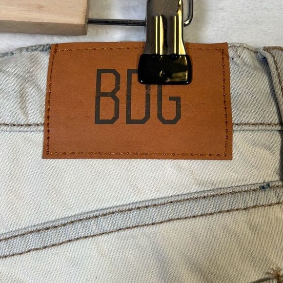 BDG Dropped waist‎ destroy Denim Women’s Shorts-NWT-size 28 - Picture 6 of 7